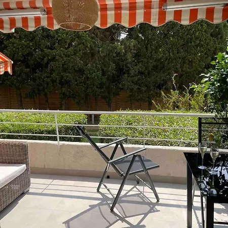 Au Centre De Avec Terrasse Daire *