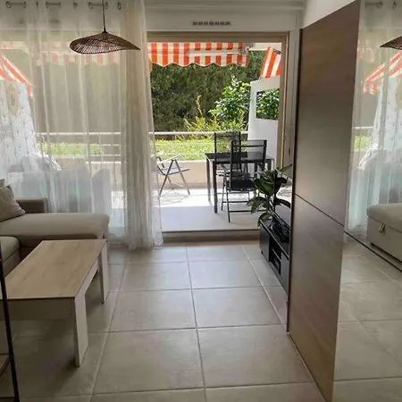 Апартаменти Au Centre De Avec Terrasse *